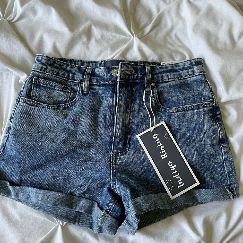 Mid rise shorts, never worn